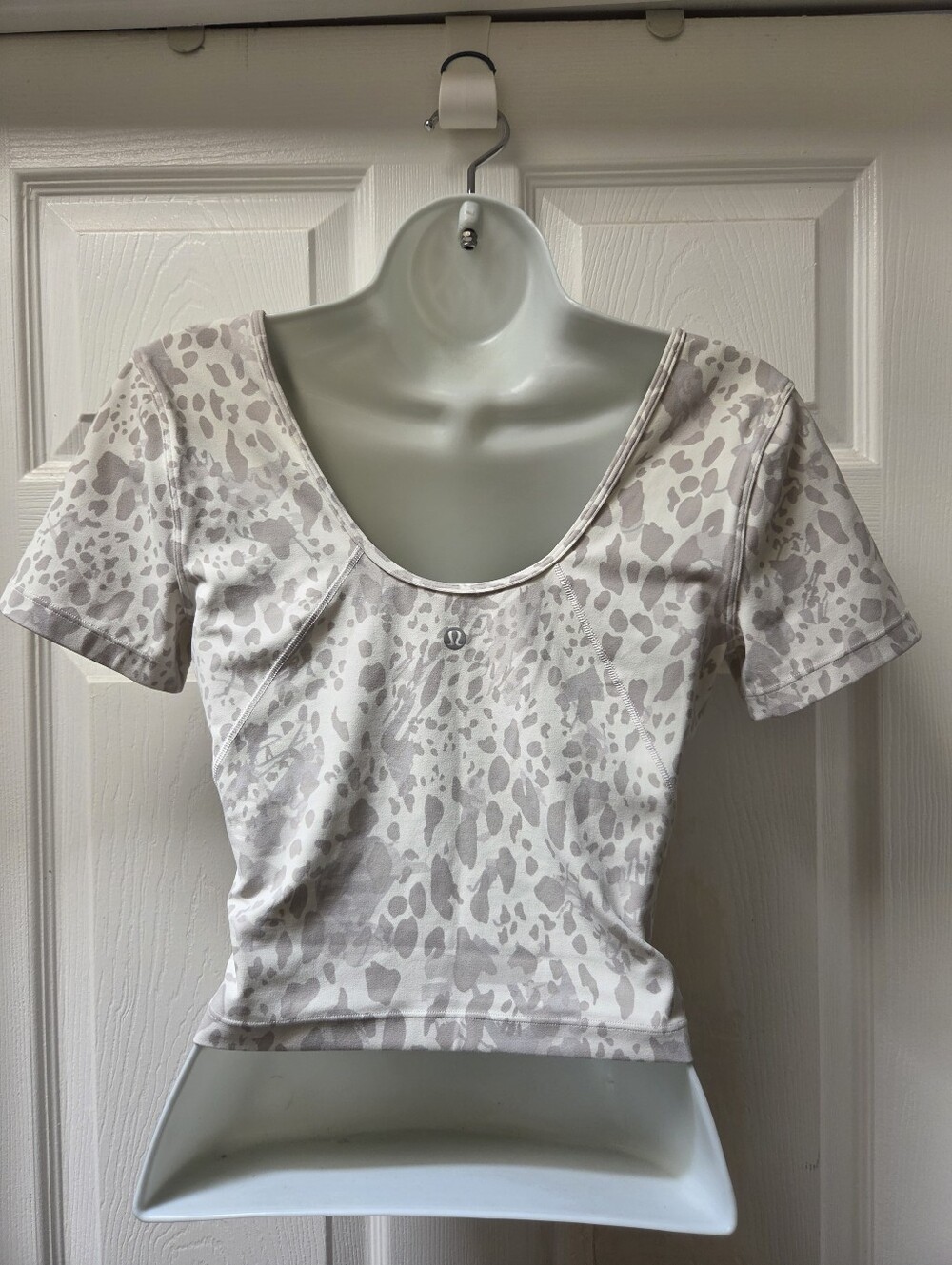 Lululemon Align T-Shirt Cheetah Camo Antique White Multi - Picture 3 of 4